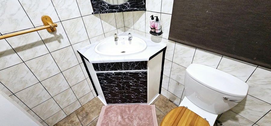 3 Bedroom Property for Sale in Die Hoewes Gauteng