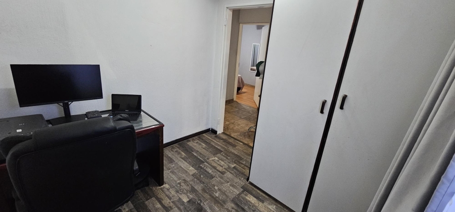 3 Bedroom Property for Sale in Die Hoewes Gauteng