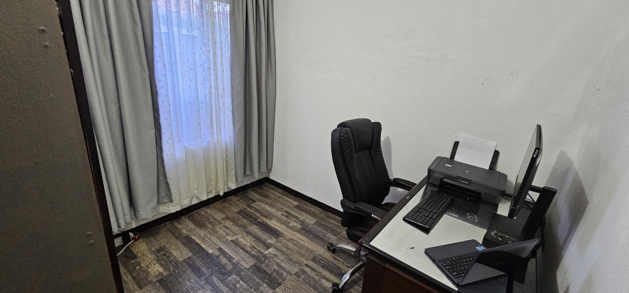 3 Bedroom Property for Sale in Die Hoewes Gauteng