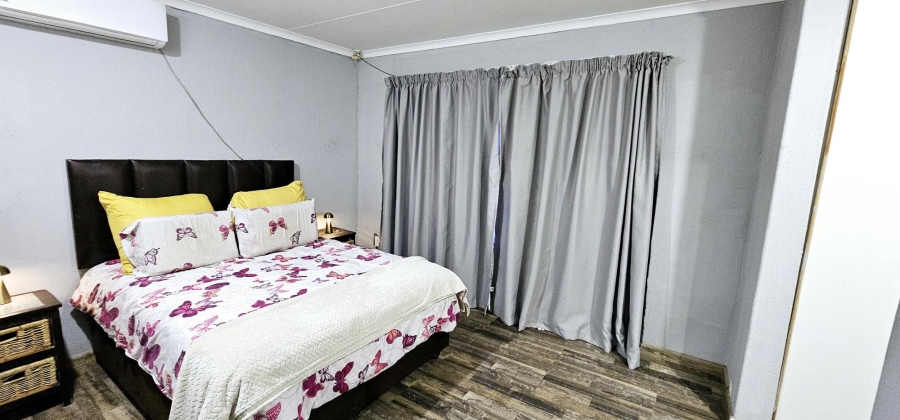3 Bedroom Property for Sale in Die Hoewes Gauteng