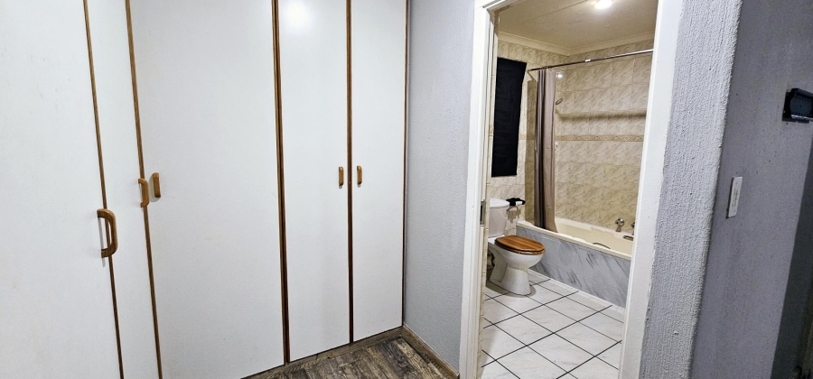 3 Bedroom Property for Sale in Die Hoewes Gauteng