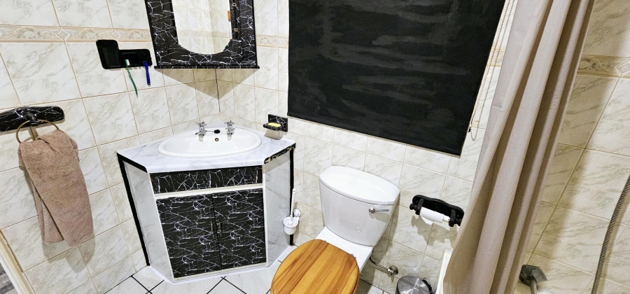 3 Bedroom Property for Sale in Die Hoewes Gauteng
