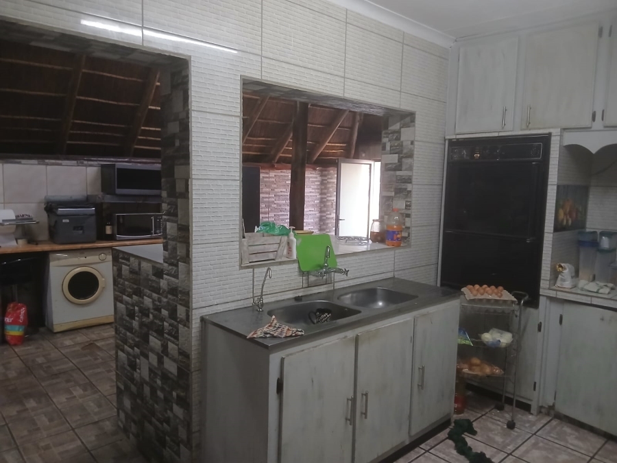 5 Bedroom Property for Sale in Finsbury Gauteng