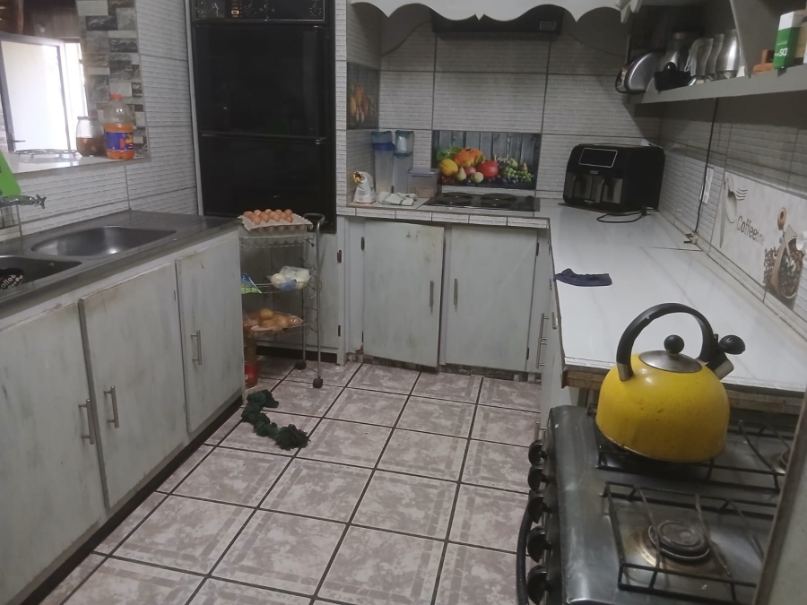 5 Bedroom Property for Sale in Finsbury Gauteng