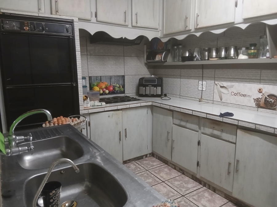 5 Bedroom Property for Sale in Finsbury Gauteng