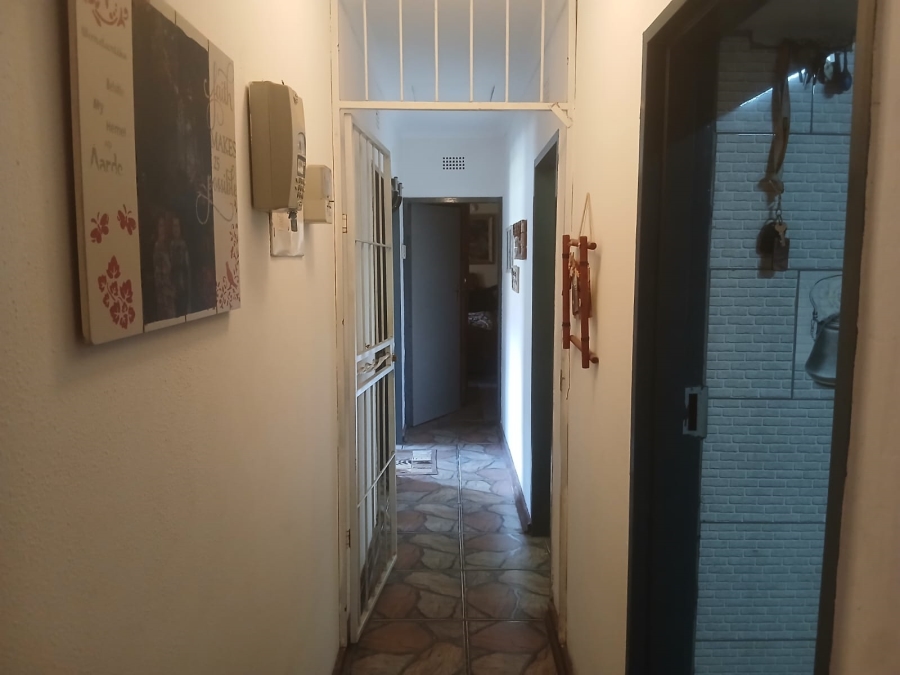 5 Bedroom Property for Sale in Finsbury Gauteng