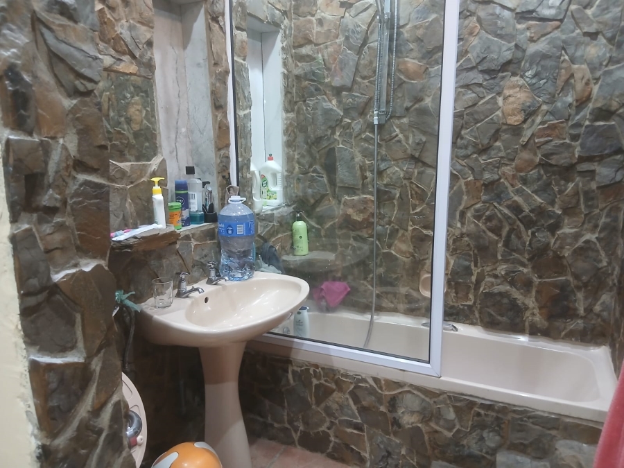 5 Bedroom Property for Sale in Finsbury Gauteng