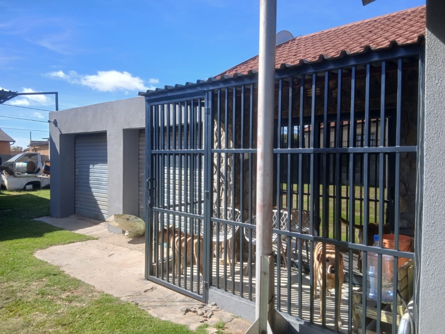 5 Bedroom Property for Sale in Finsbury Gauteng