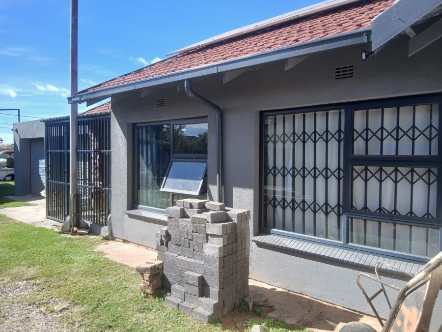 5 Bedroom Property for Sale in Finsbury Gauteng