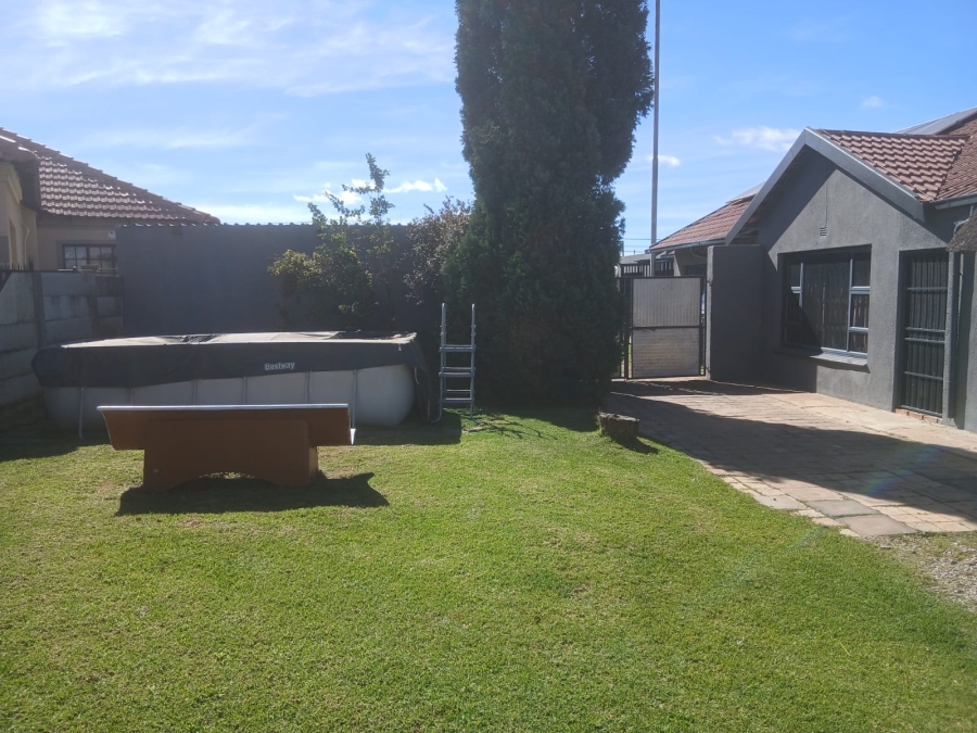 5 Bedroom Property for Sale in Finsbury Gauteng