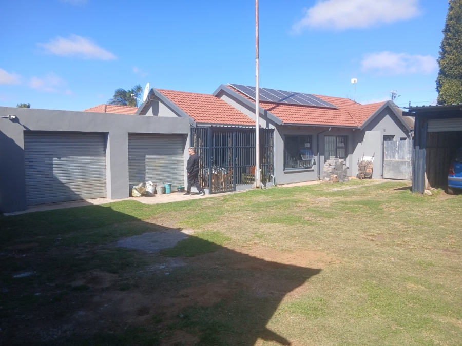 5 Bedroom Property for Sale in Finsbury Gauteng
