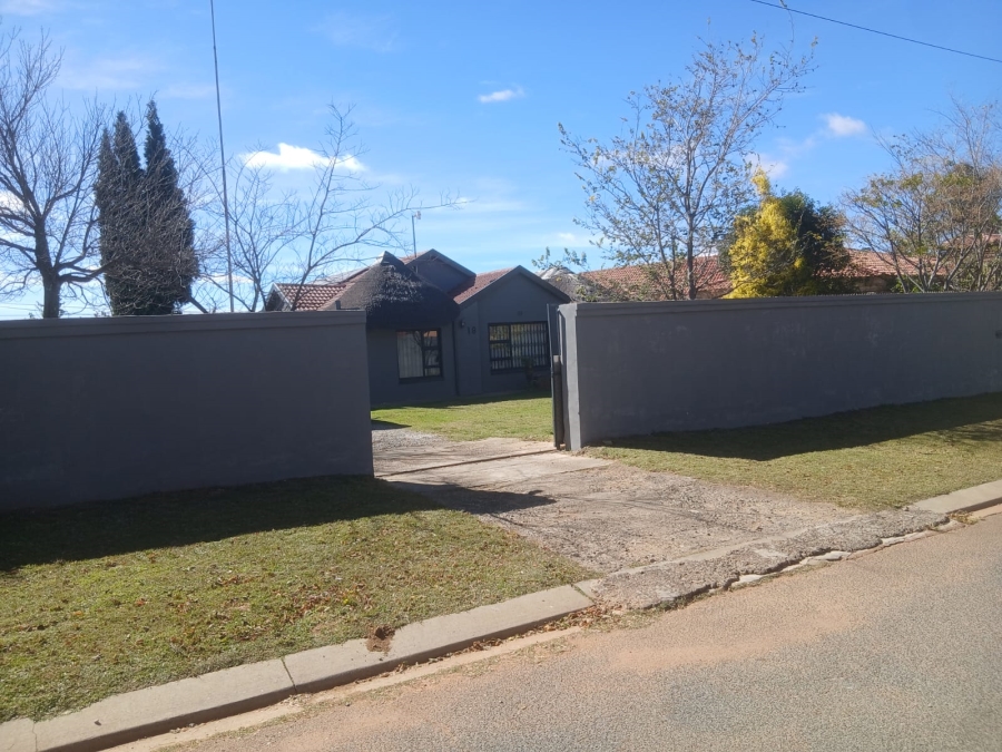 5 Bedroom Property for Sale in Finsbury Gauteng