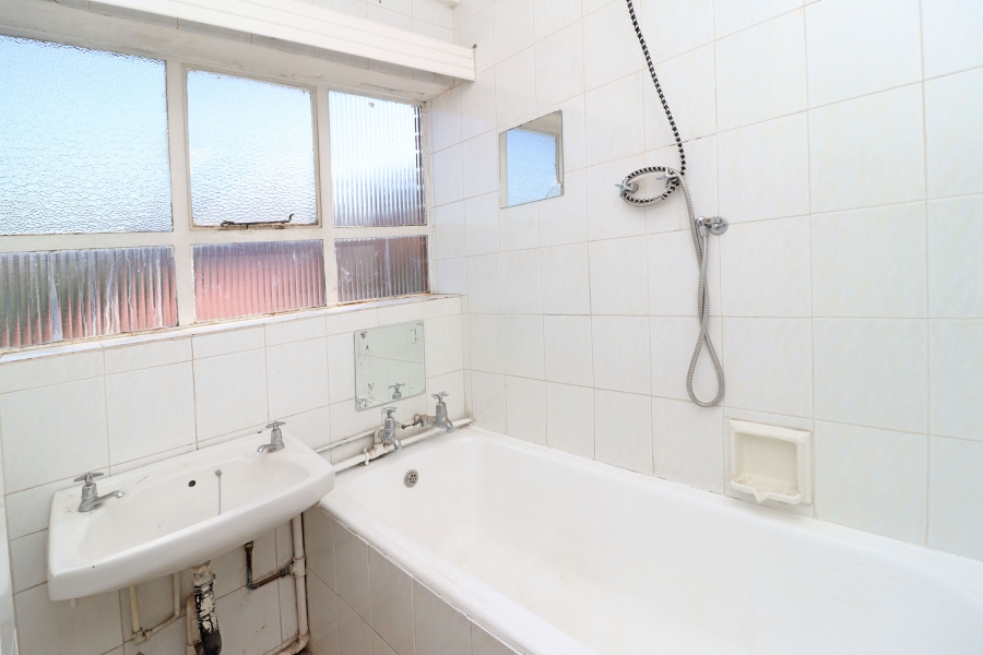 1 Bedroom Property for Sale in Cyrildene Gauteng