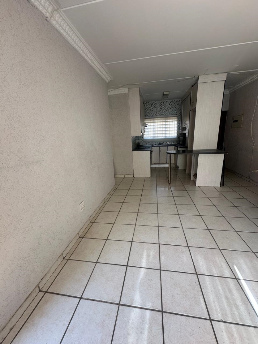 To Let 2 Bedroom Property for Rent in Meredale Gauteng