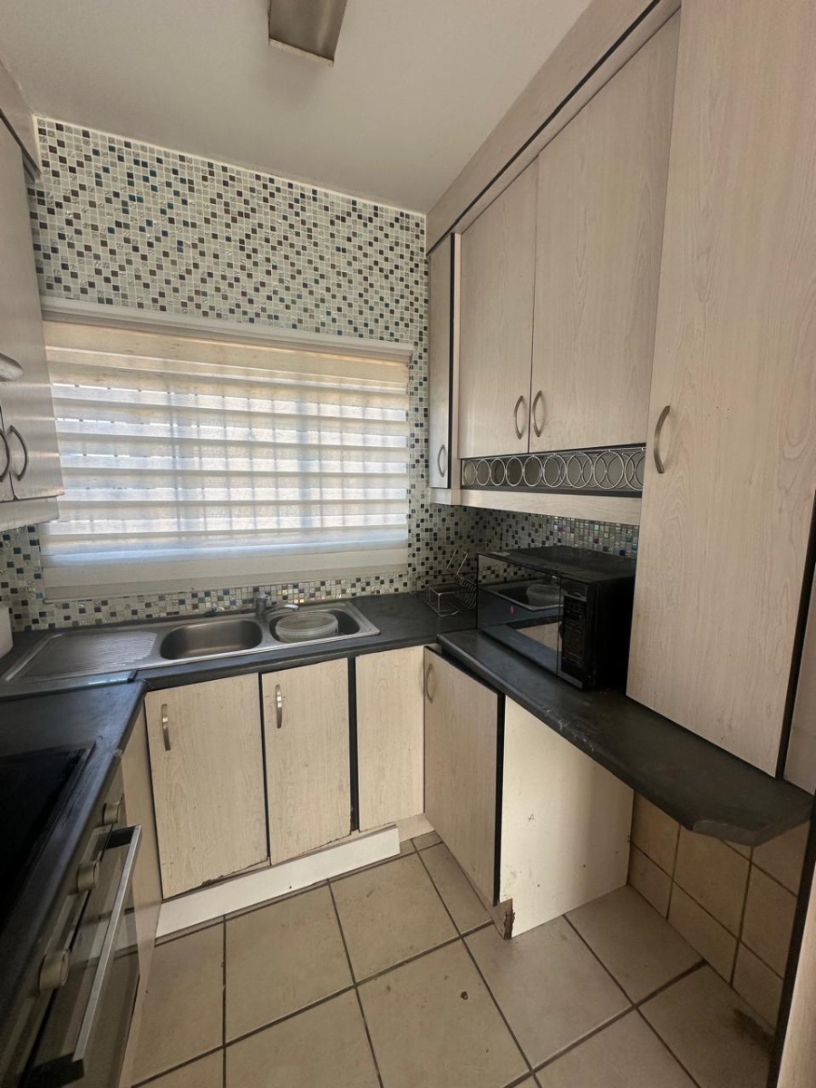 To Let 2 Bedroom Property for Rent in Meredale Gauteng