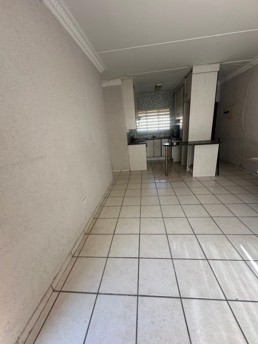 To Let 2 Bedroom Property for Rent in Meredale Gauteng