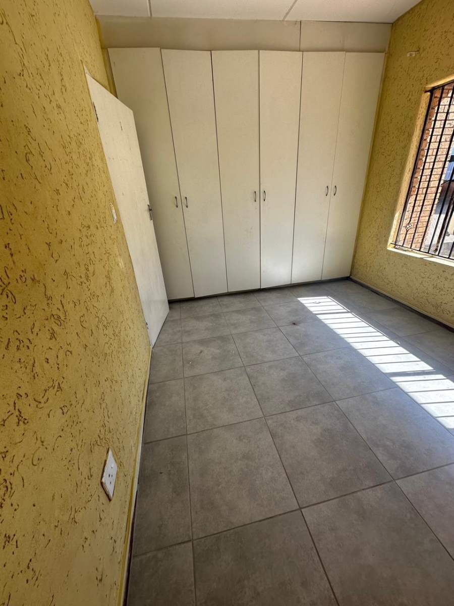 To Let 2 Bedroom Property for Rent in Meredale Gauteng