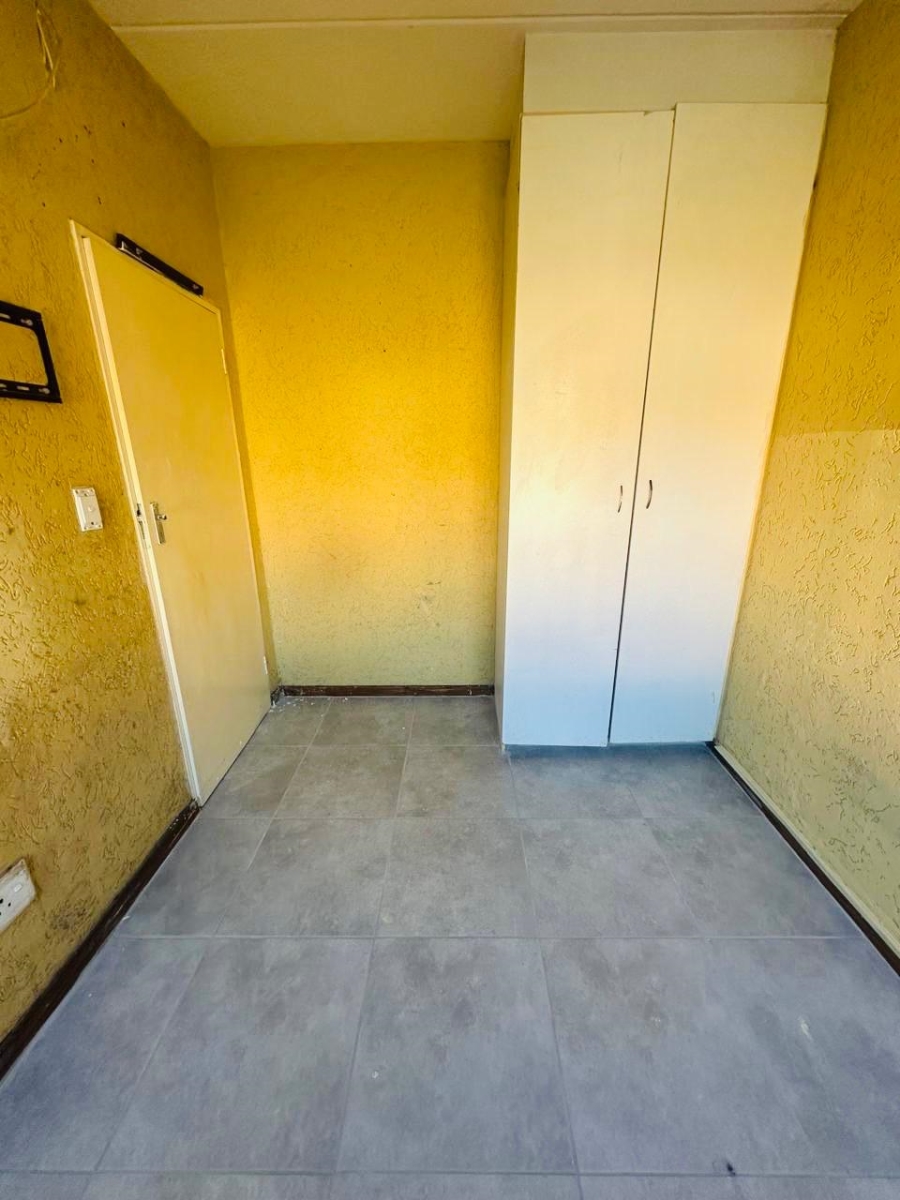 To Let 2 Bedroom Property for Rent in Meredale Gauteng