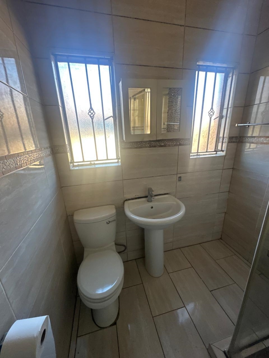 To Let 2 Bedroom Property for Rent in Meredale Gauteng