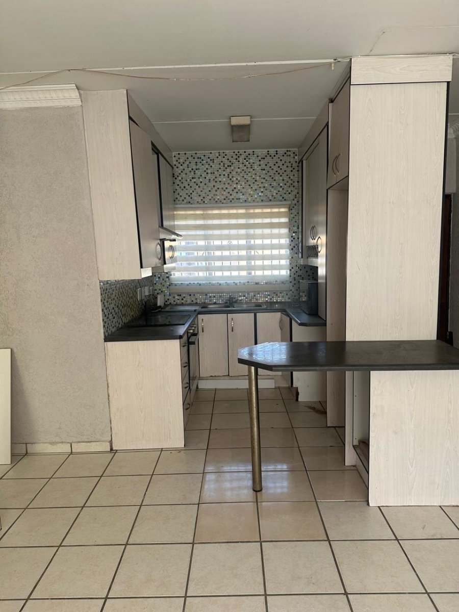 To Let 2 Bedroom Property for Rent in Meredale Gauteng