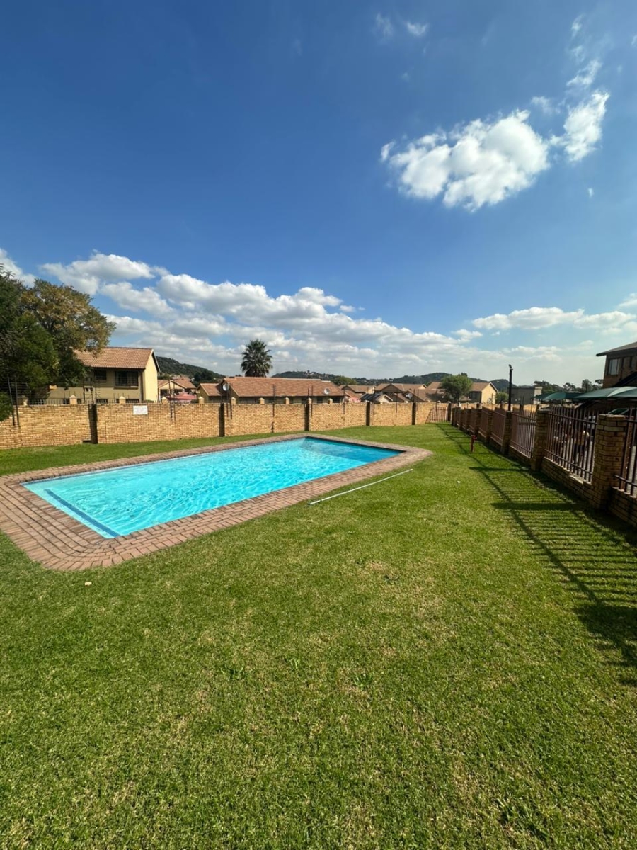 To Let 2 Bedroom Property for Rent in Meredale Gauteng