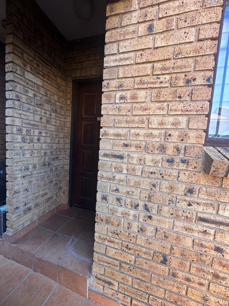 To Let 2 Bedroom Property for Rent in Meredale Gauteng