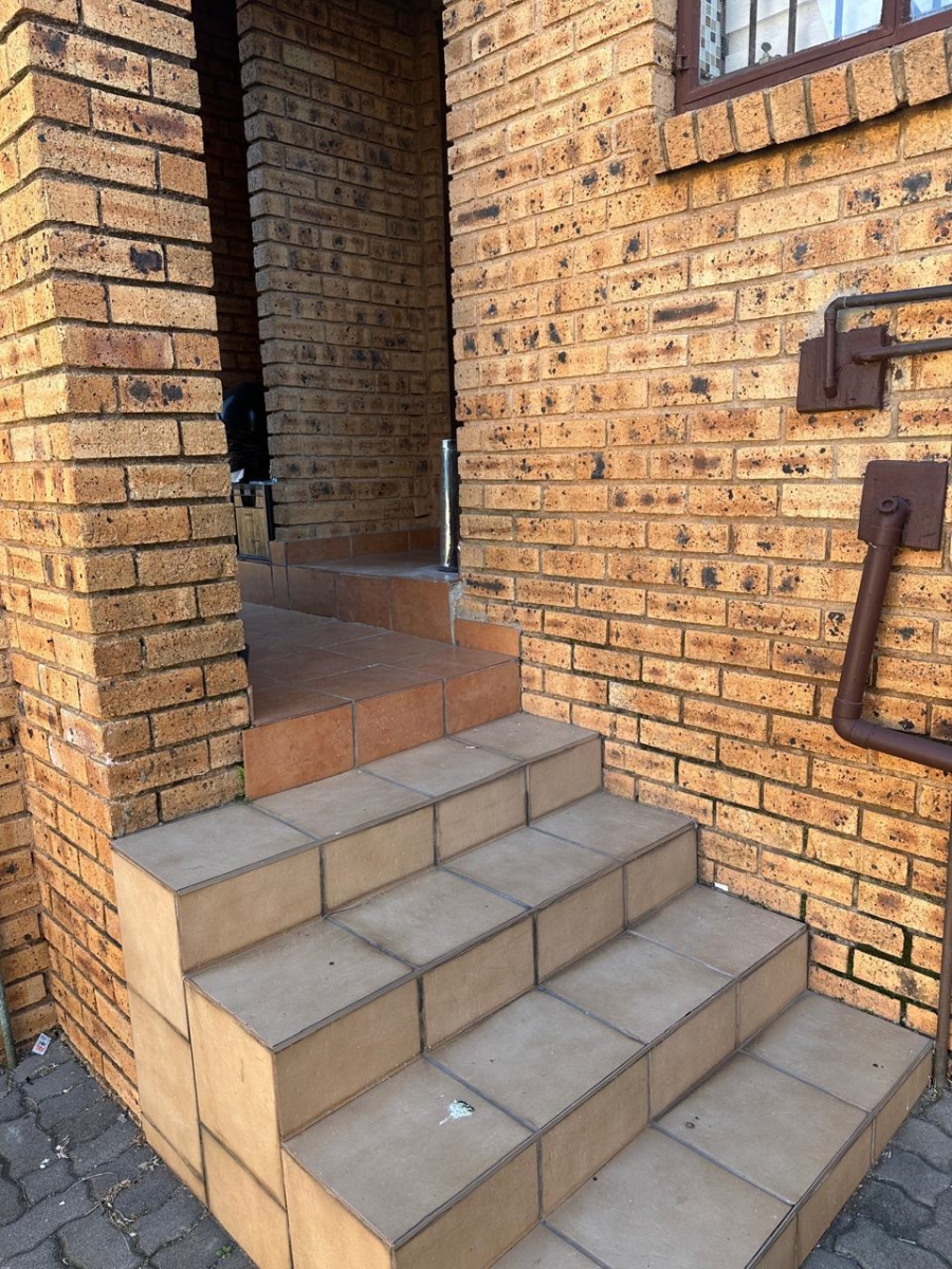 To Let 2 Bedroom Property for Rent in Meredale Gauteng
