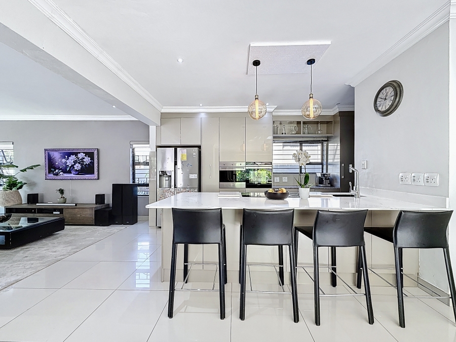 5 Bedroom Property for Sale in Equestria Gauteng