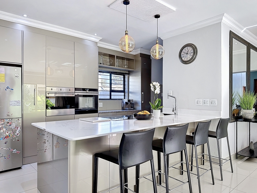 5 Bedroom Property for Sale in Equestria Gauteng