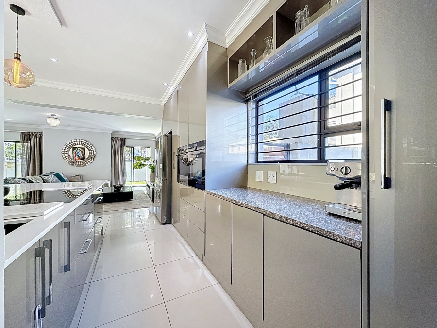 5 Bedroom Property for Sale in Equestria Gauteng