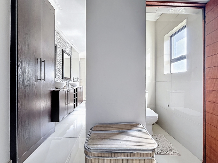 5 Bedroom Property for Sale in Equestria Gauteng