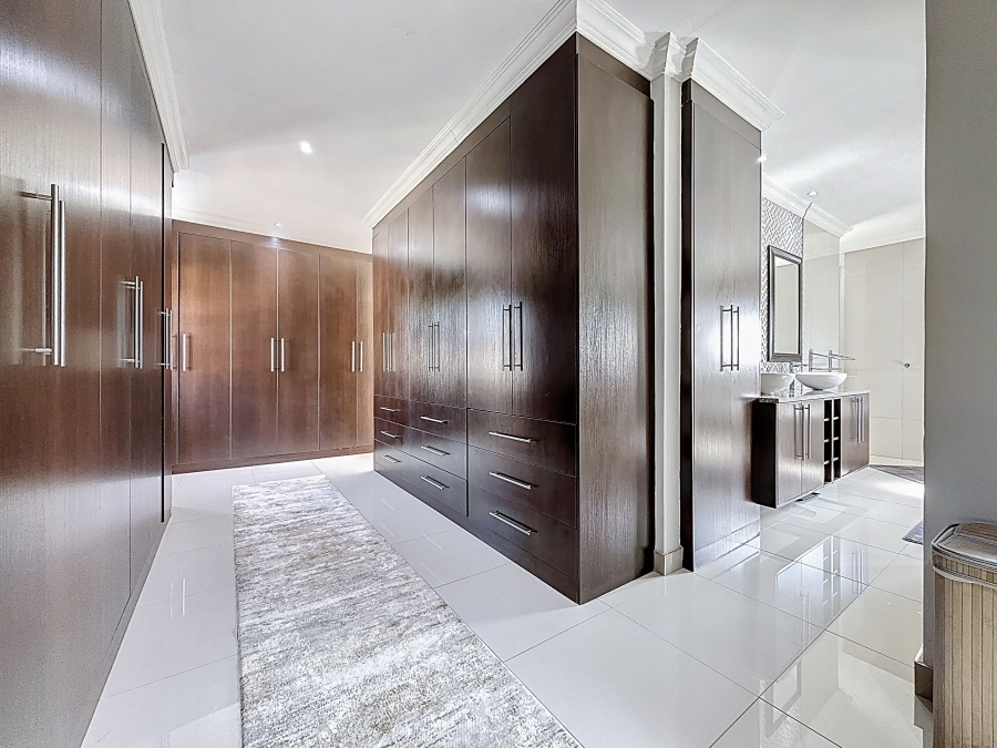 5 Bedroom Property for Sale in Equestria Gauteng