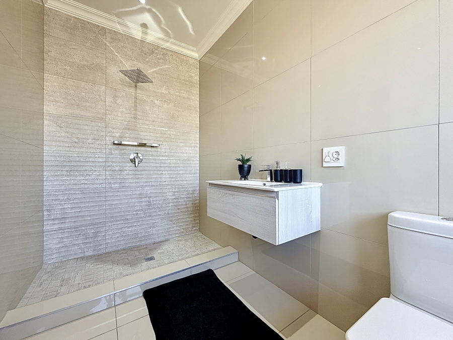 5 Bedroom Property for Sale in Equestria Gauteng