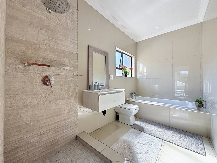 5 Bedroom Property for Sale in Equestria Gauteng