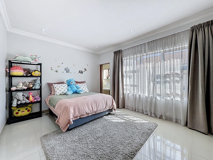 5 Bedroom Property for Sale in Equestria Gauteng