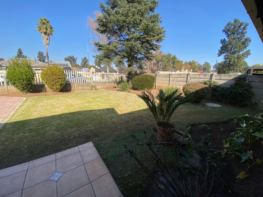 4 Bedroom Property for Sale in Albertsdal Gauteng