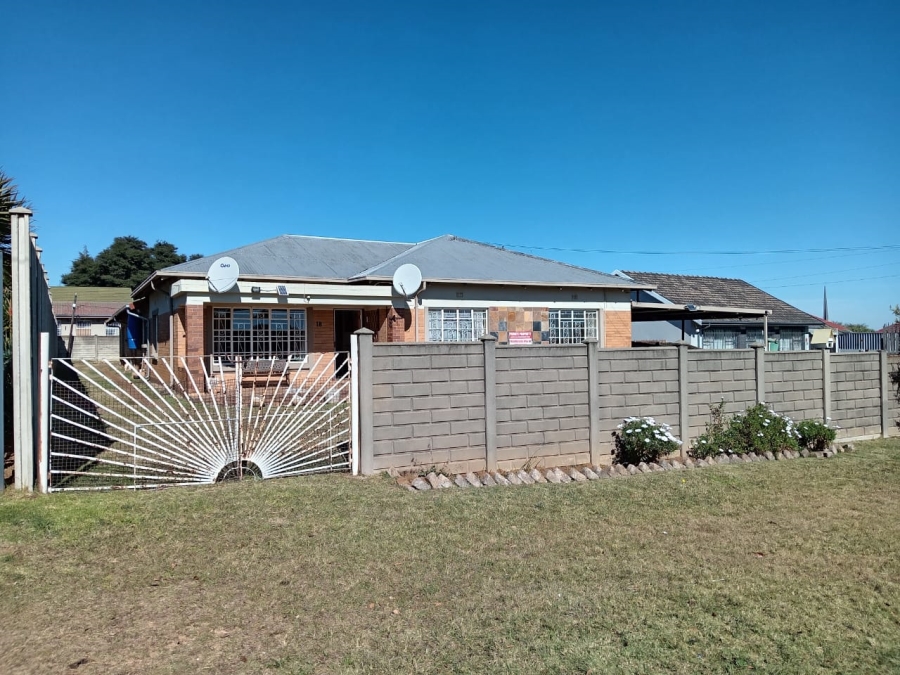 6 Bedroom Property for Sale in Witpoortjie Gauteng