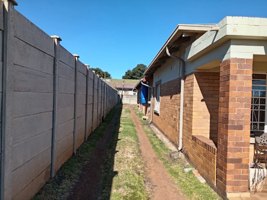 6 Bedroom Property for Sale in Witpoortjie Gauteng