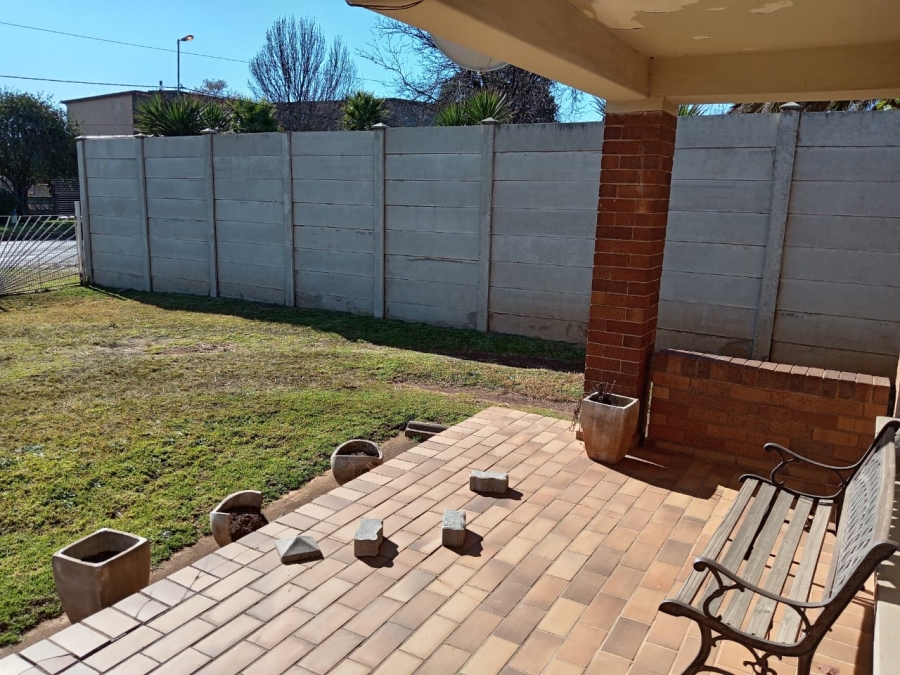 6 Bedroom Property for Sale in Witpoortjie Gauteng