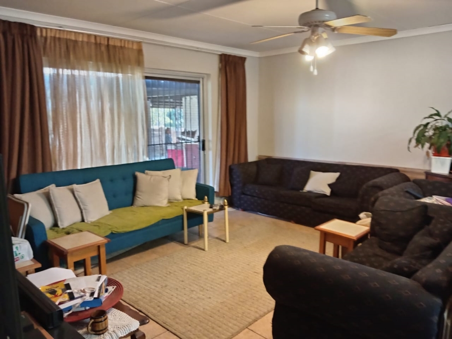 6 Bedroom Property for Sale in Witpoortjie Gauteng