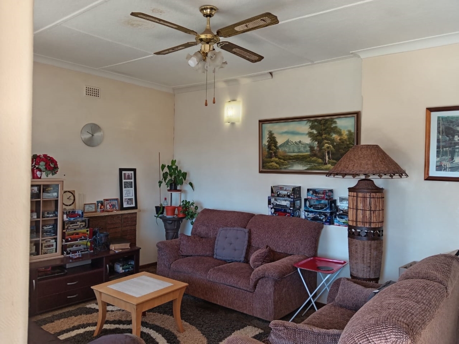 6 Bedroom Property for Sale in Witpoortjie Gauteng