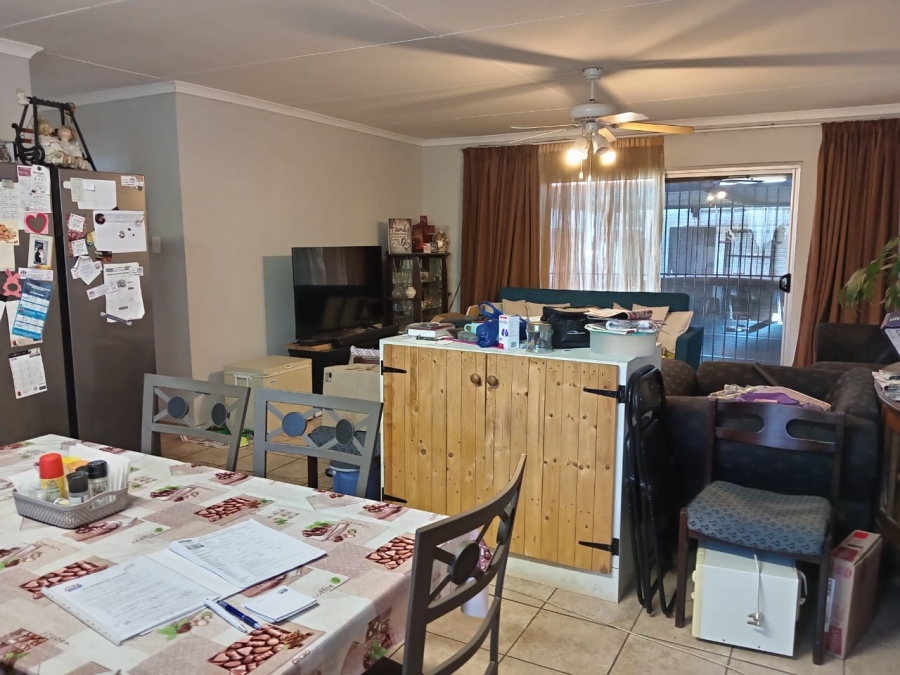6 Bedroom Property for Sale in Witpoortjie Gauteng