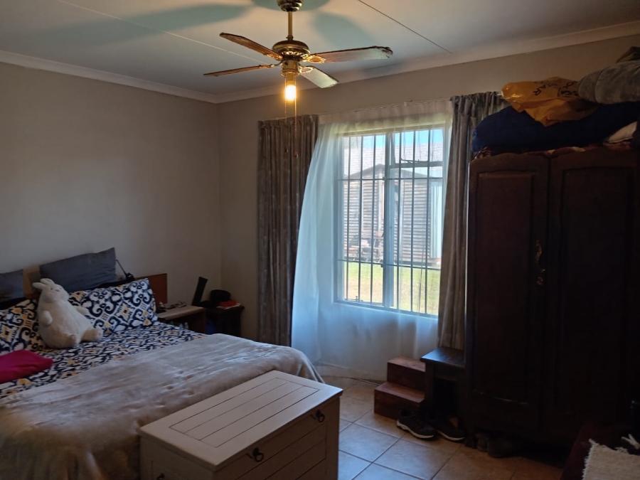 6 Bedroom Property for Sale in Witpoortjie Gauteng