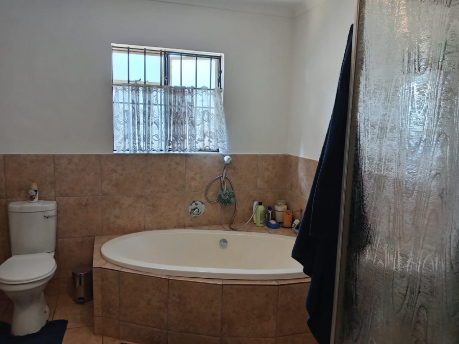 6 Bedroom Property for Sale in Witpoortjie Gauteng