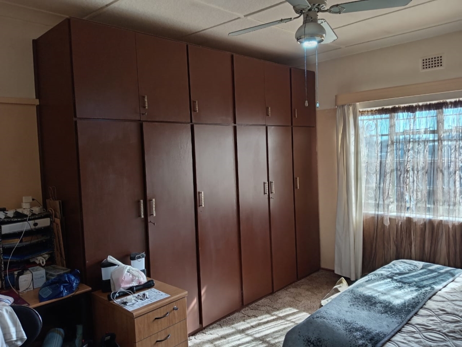 6 Bedroom Property for Sale in Witpoortjie Gauteng