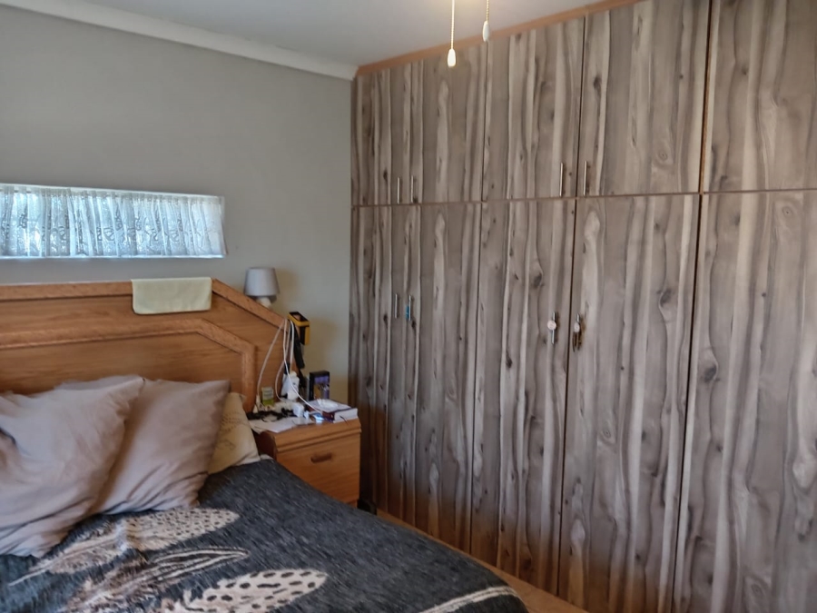 6 Bedroom Property for Sale in Witpoortjie Gauteng