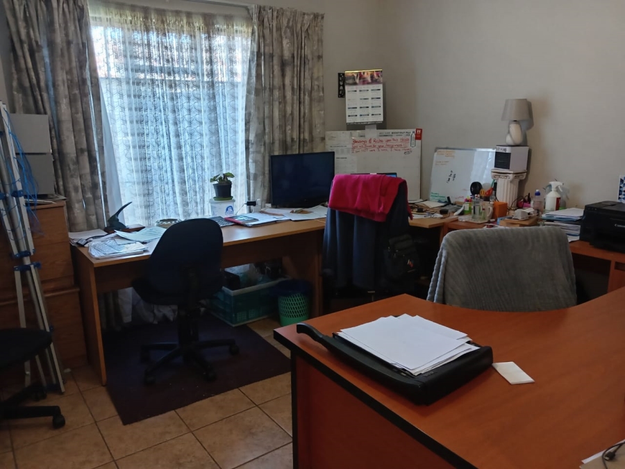 6 Bedroom Property for Sale in Witpoortjie Gauteng
