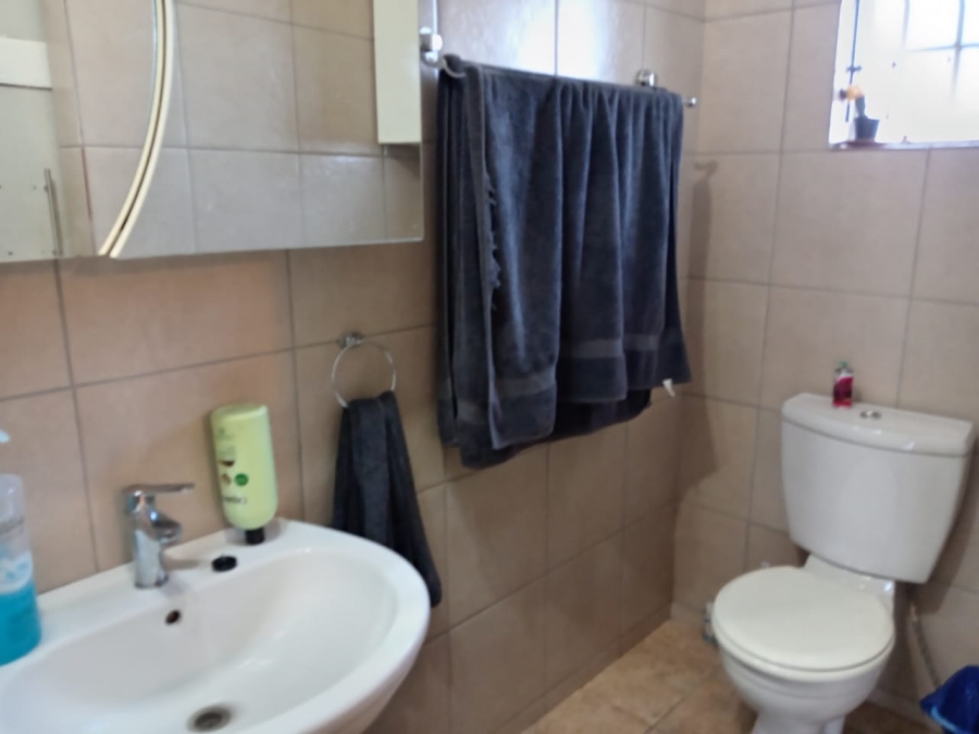 6 Bedroom Property for Sale in Witpoortjie Gauteng