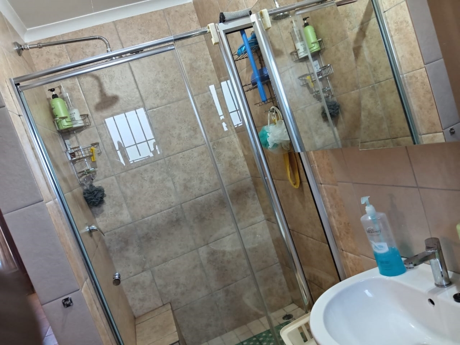 6 Bedroom Property for Sale in Witpoortjie Gauteng