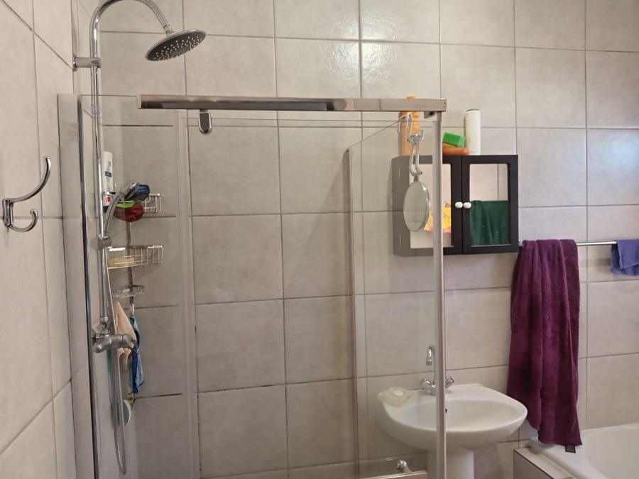 6 Bedroom Property for Sale in Witpoortjie Gauteng